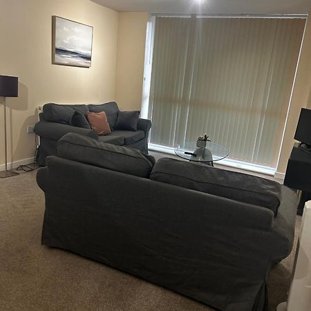 Stylish 2 Bedroom Apartment-Short Term Lets & Serviced Accomodation Ридинг Экстерьер фото
