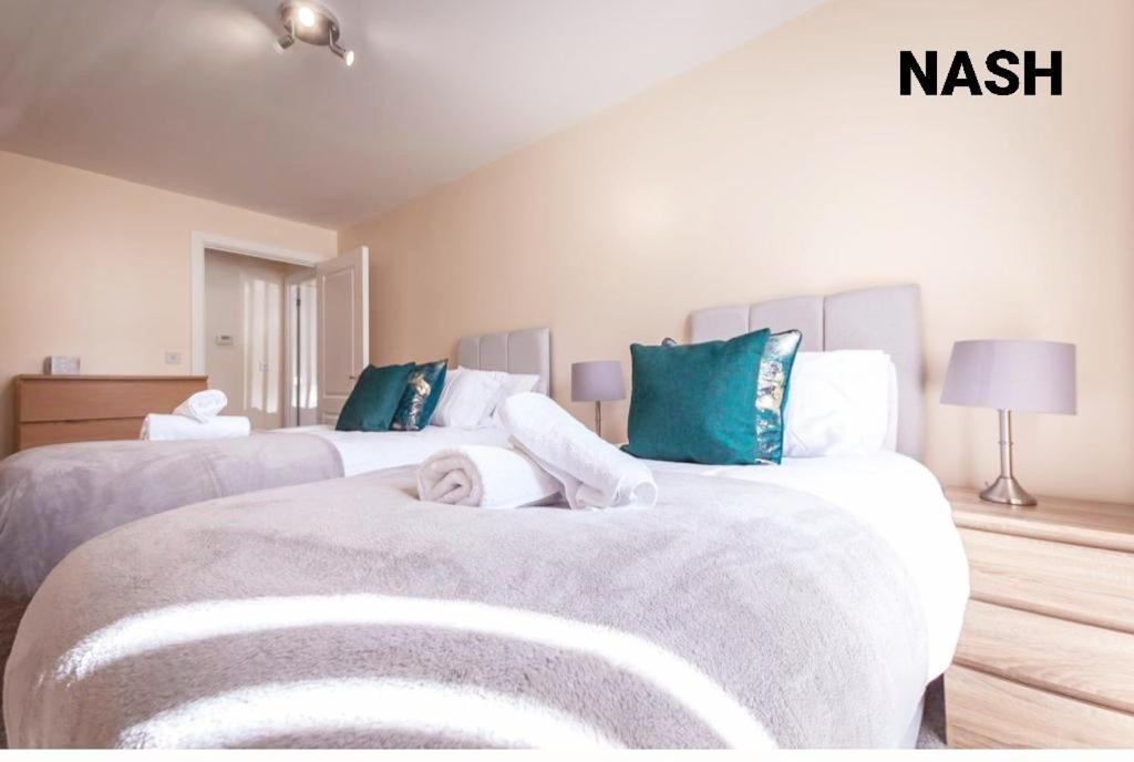 Stylish 2 Bedroom Apartment-Short Term Lets & Serviced Accomodation Ридинг Экстерьер фото