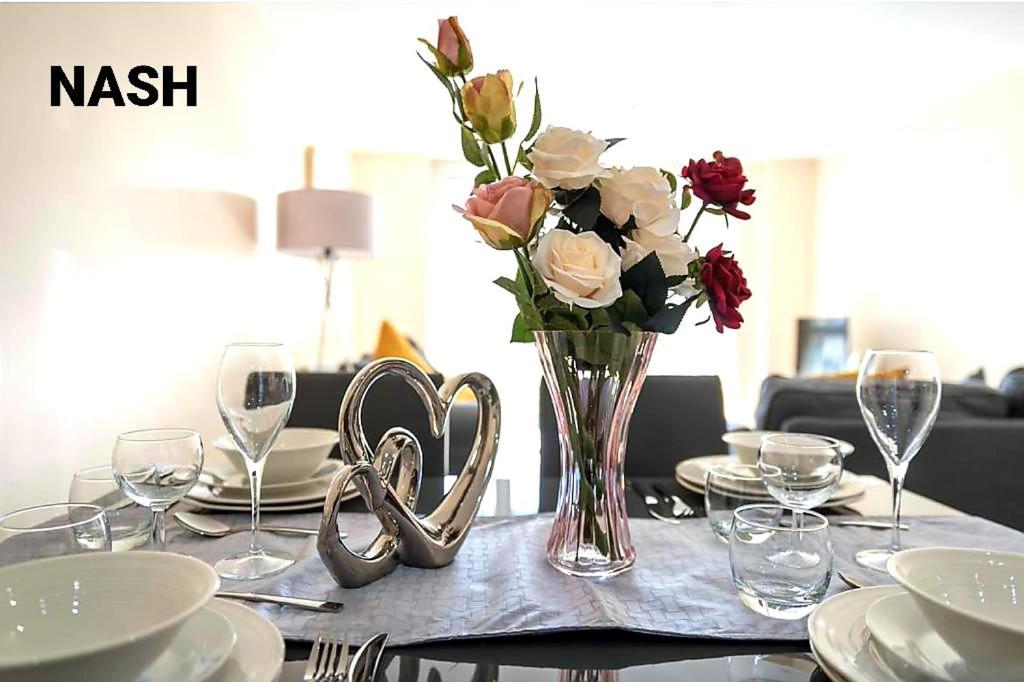 Stylish 2 Bedroom Apartment-Short Term Lets & Serviced Accomodation Ридинг Экстерьер фото