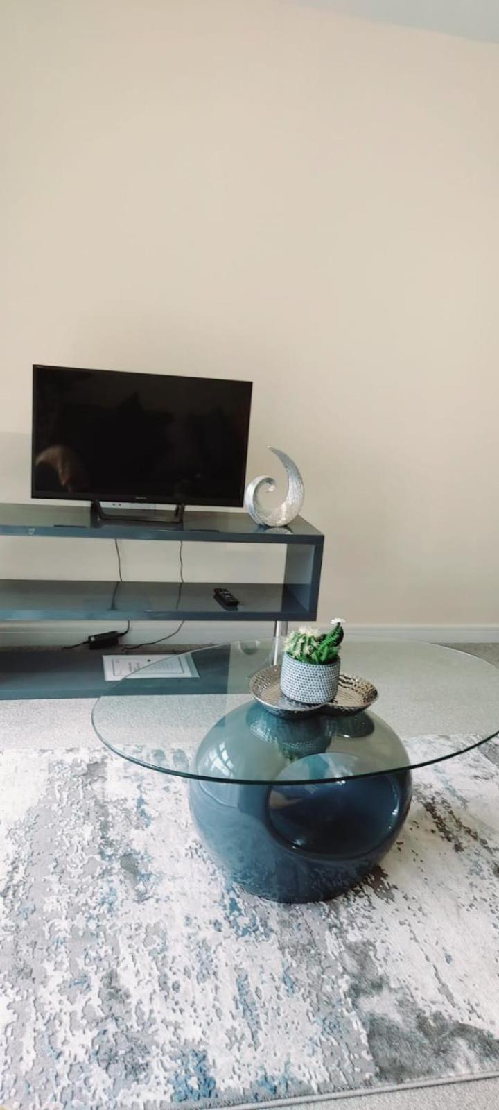 Stylish 2 Bedroom Apartment-Short Term Lets & Serviced Accomodation Ридинг Экстерьер фото